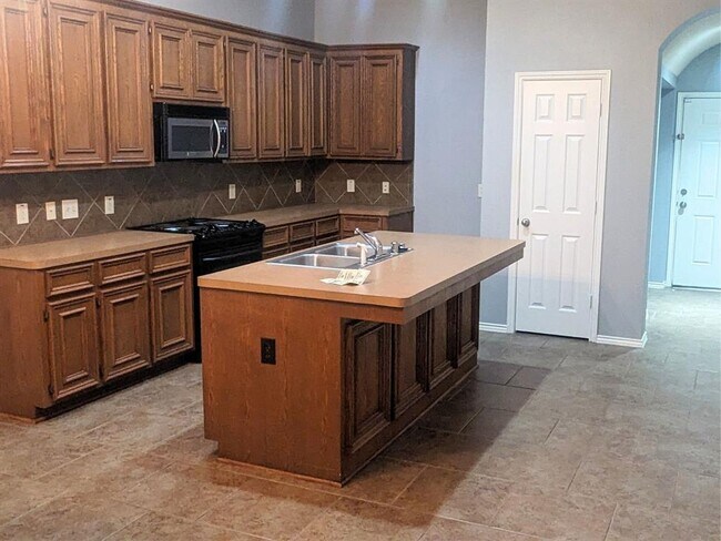 Building Photo - 9147 Sunlit Park Dr