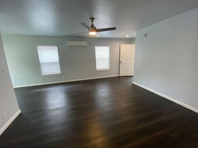 Building Photo - Two Bedroom Maili Kai Home