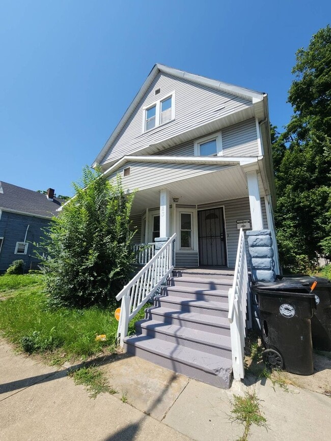 Foto del edificio - 8323 Medina Ave