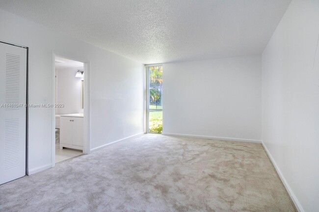 Foto del edificio - 2930 Forest Hills Blvd