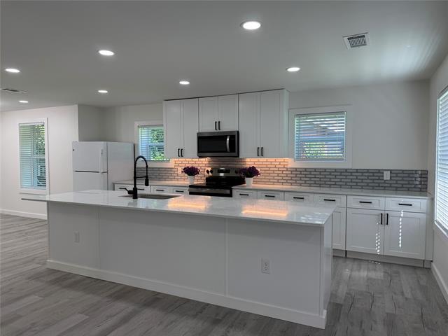 Foto del edificio - 310 Sunset Ct