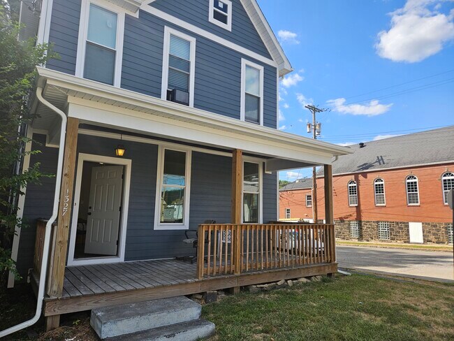 Foto del edificio - 1327 8th ave