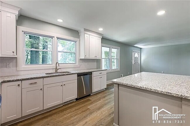 Foto del edificio - Room in Single Family Home on Potomac Dr NW