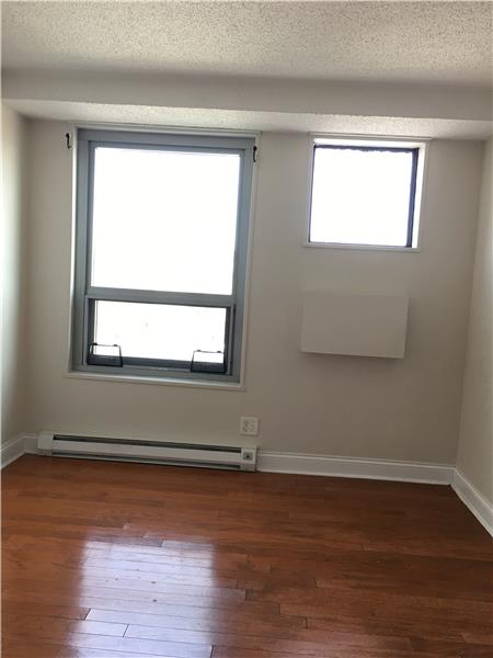 Building Photo - 1324 5th Ave