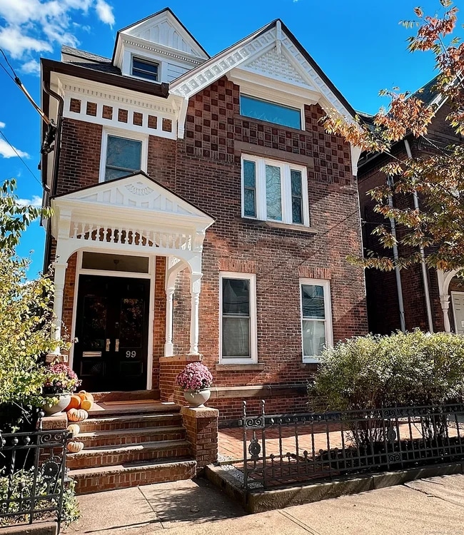 Building Photo - 99 Olive St