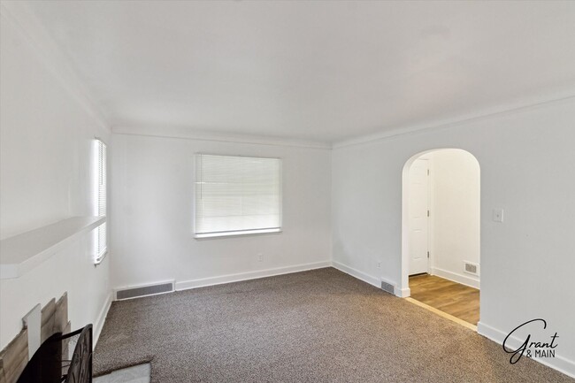 Foto del edificio - $1350 3 bedrooms