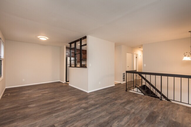 Building Photo - 451 Sauk Ln
