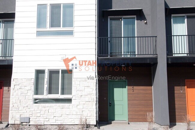 Building Photo - 1043 W 400 S