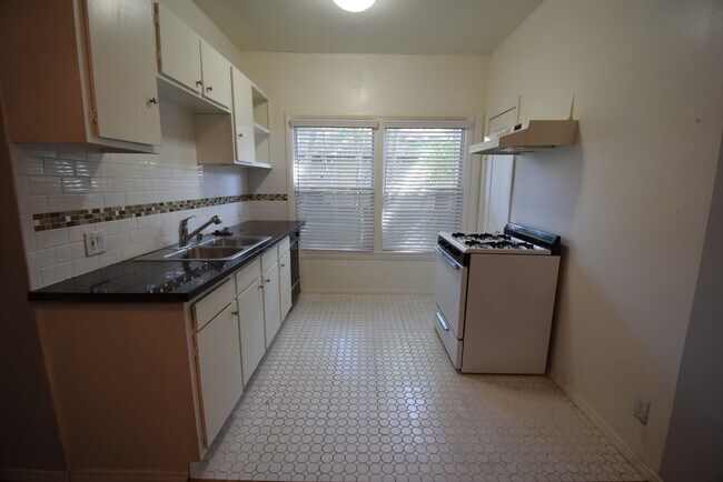 Building Photo - 3615