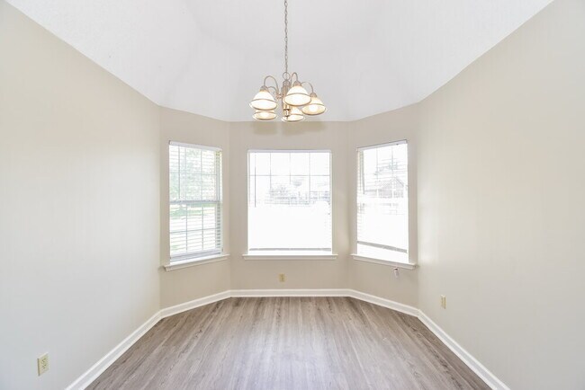 Building Photo - 7653 Fox Hunt Dr E