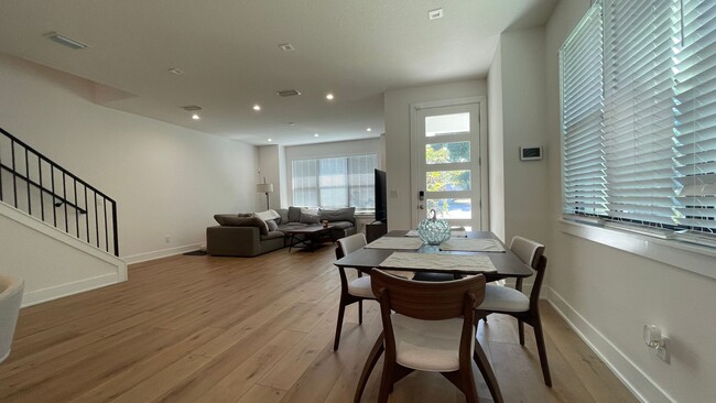 Building Photo - WINTER PARK - 3/2.5  Luxury Townhome Close...
