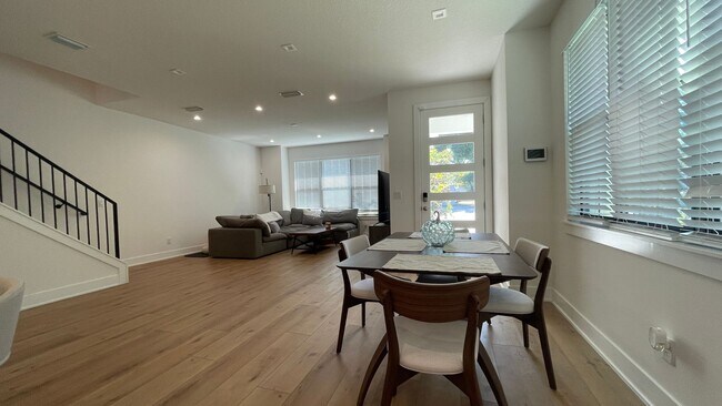 Foto del edificio - WINTER PARK - 3/2.5  Luxury Townhome Close...
