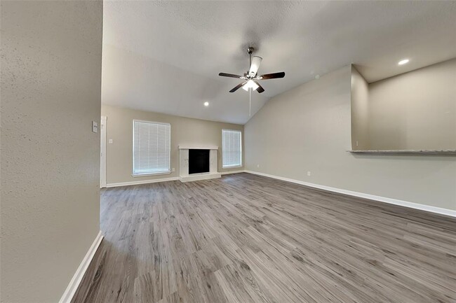 Building Photo - 8155 Big Oak Trail Dr