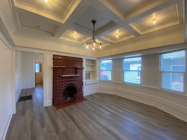 Building Photo - 2146 Santa Clara Ave