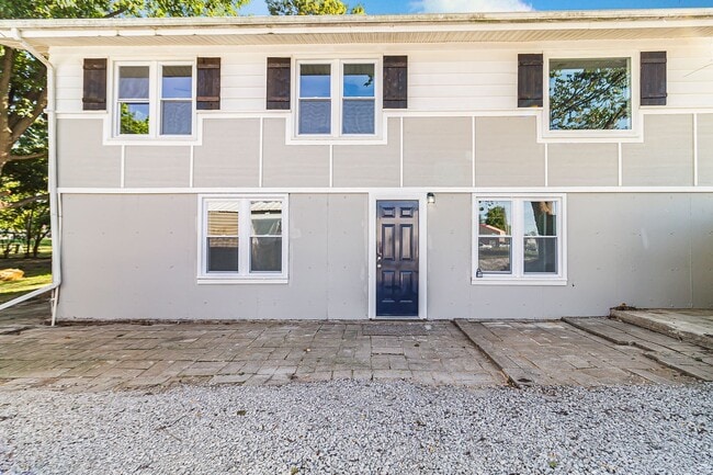 Building Photo - 181 SE State Rte 13