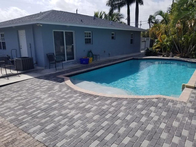 Building Photo - 2855 Floral Rd