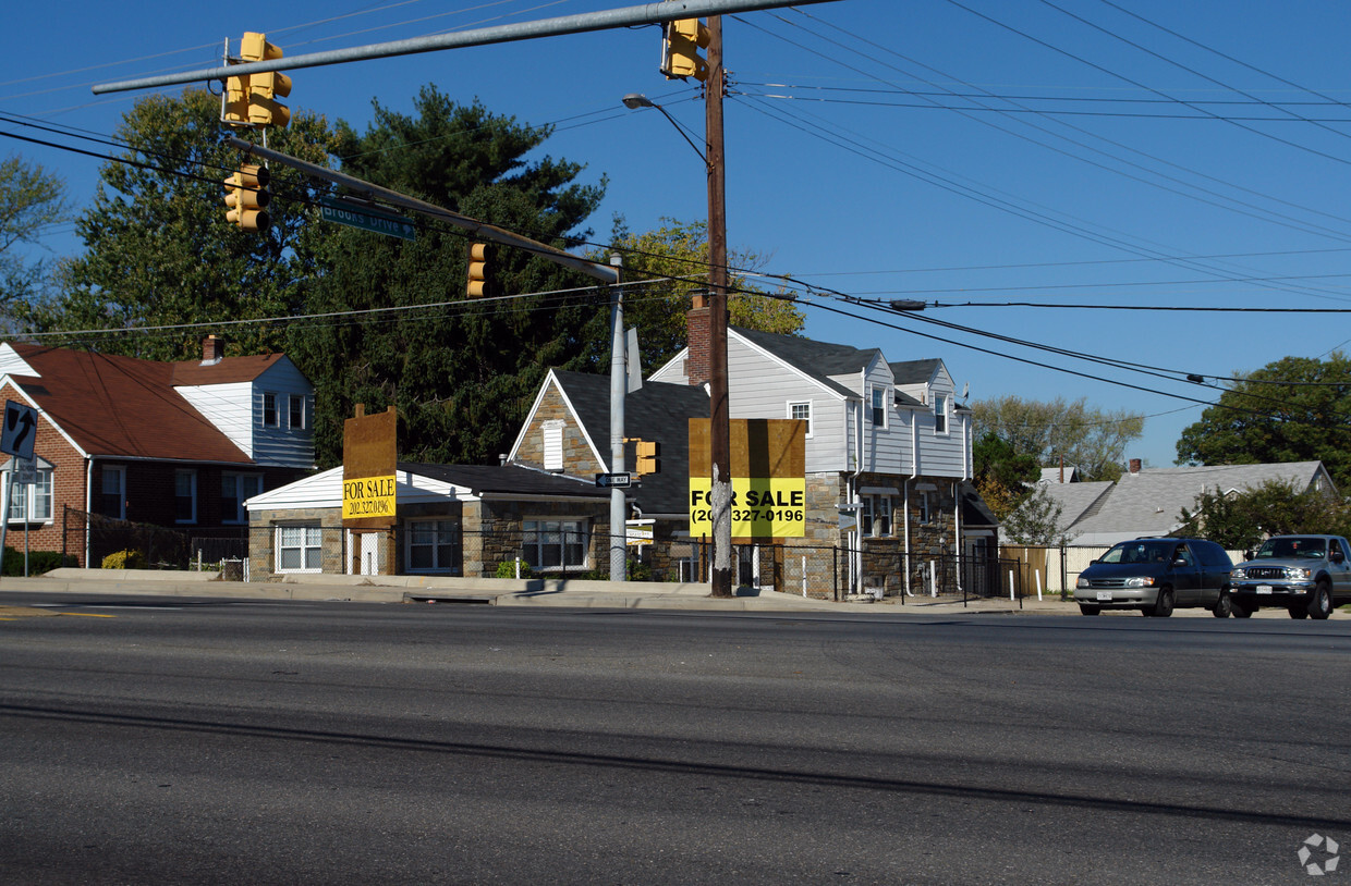 Building Photo - 2715 Brooks Dr