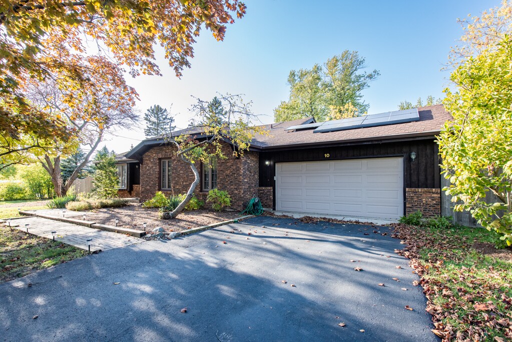 10 Hawthorne Dr, Lindenhurst, IL 60046 House Rental in Lindenhurst