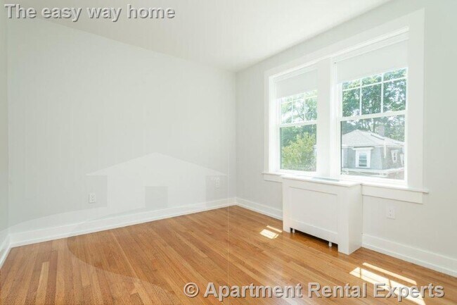 Building Photo - 19 Forest St