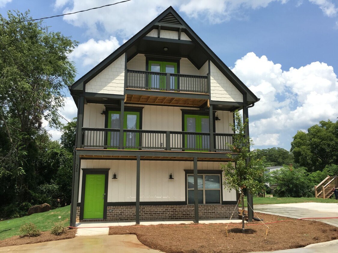 Primary Photo - Five Bedroom Close to UGA