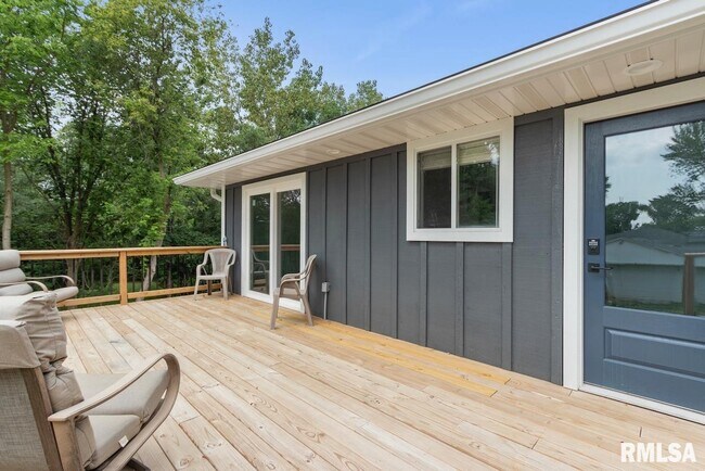 Foto del edificio - 1900 E Knox St