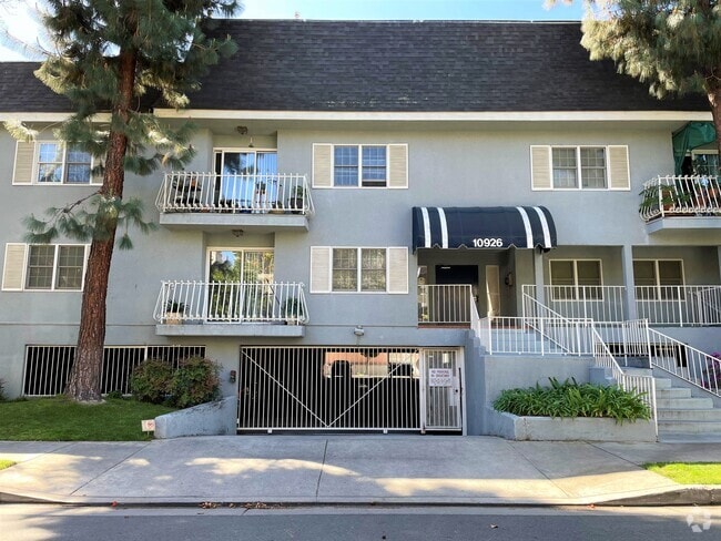 Building Photo - 10926 Huston St