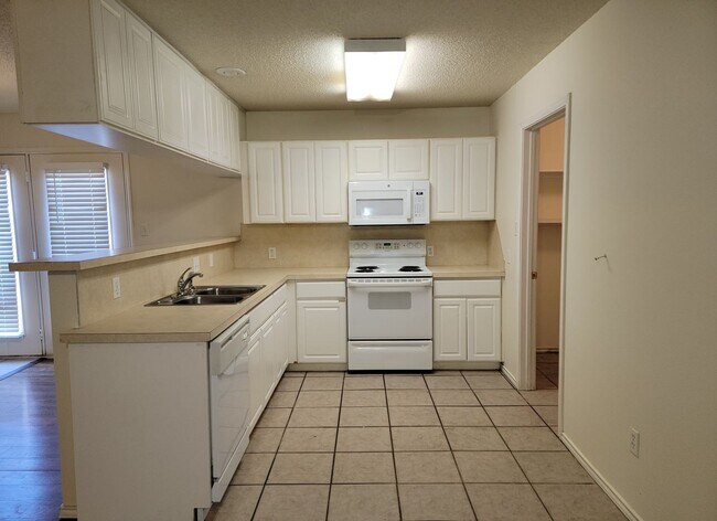 Building Photo - 410 Kline Ave