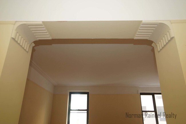 Foto del edificio - 529 E 235th St
