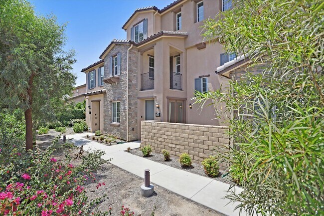 Building Photo - 458 Stratus Ln