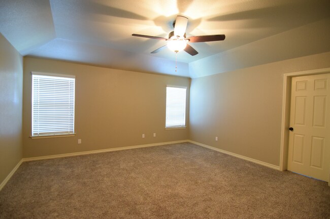 Building Photo - 1204 Redstone Dr