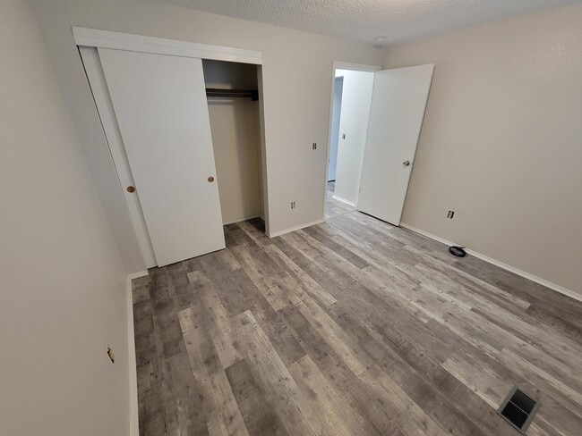 Building Photo - 5470 Millstone Dr