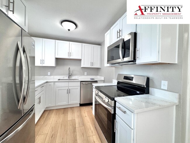 Building Photo - 5625 N Amoret Ave