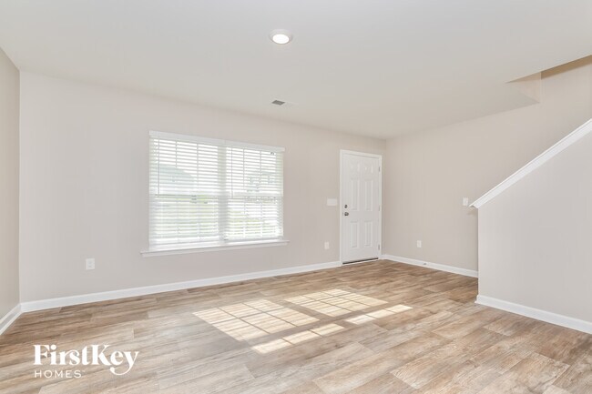 Building Photo - 330 Estelle Dr