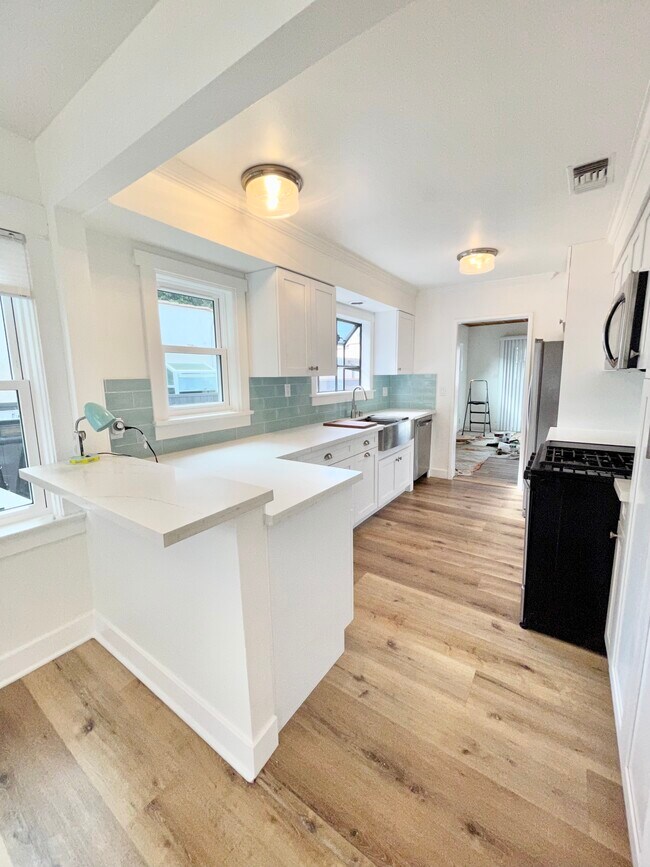 Foto del edificio - 951 Superba Ave