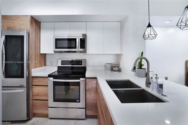 Foto del edificio - 3 br, 2 bath Condo - 620 SW 111th Ave Apt 101