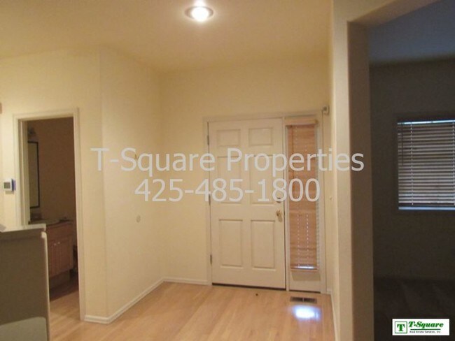 Building Photo - 13945 Redmond Way