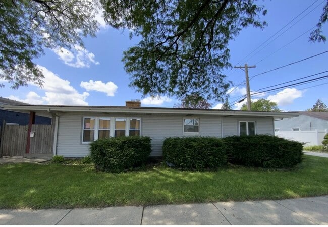 Building Photo - 4642 Hawthorne Ave
