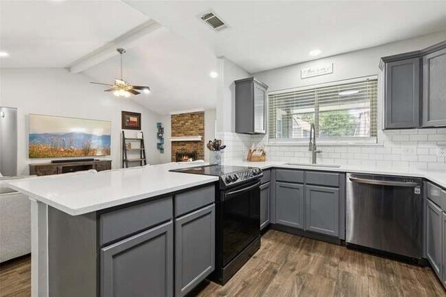 Foto del edificio - 2409 Avonhill Dr