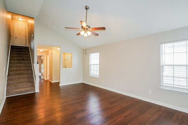Foto del edificio - 2729 Riverbend Dr