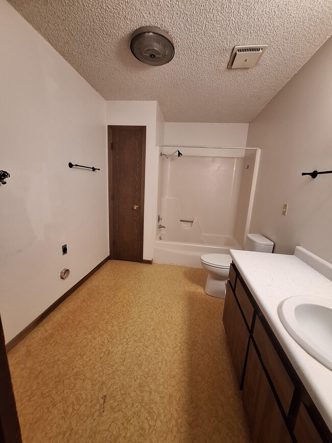 Building Photo - 1460 Wilson Ave