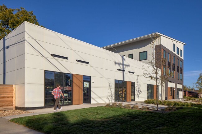 Building Photo - Brand New Apartments - Close to UNL/Downtown
