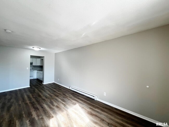 Building Photo - 15804 3rd St