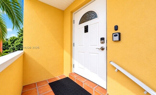 Building Photo - 985 SW 10th St