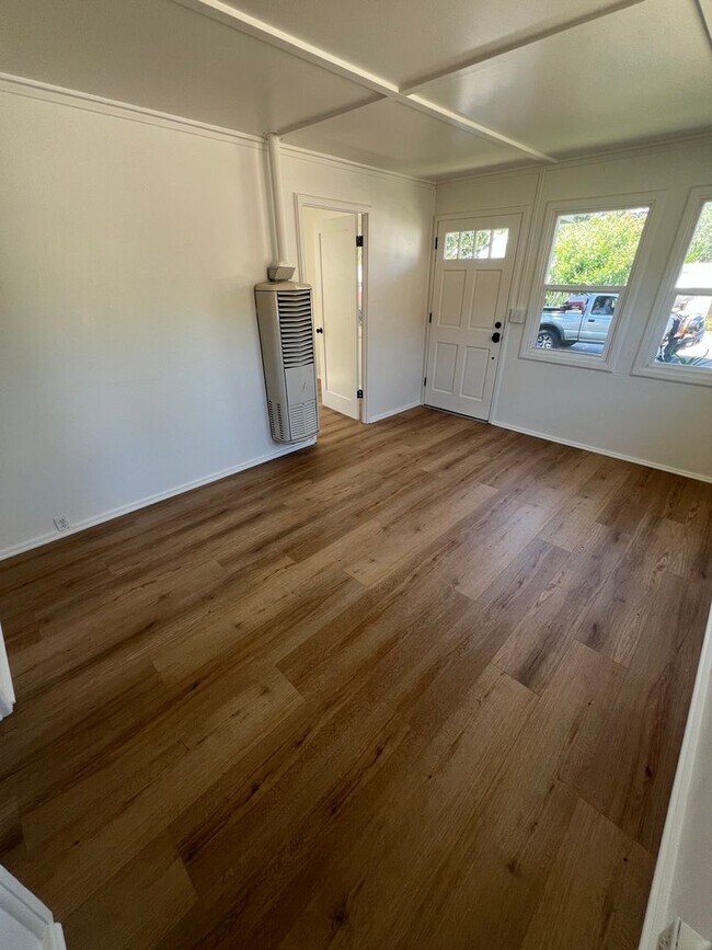 Foto del edificio - CHARMING! Remodeled 2 Bedroom home with storage and yard