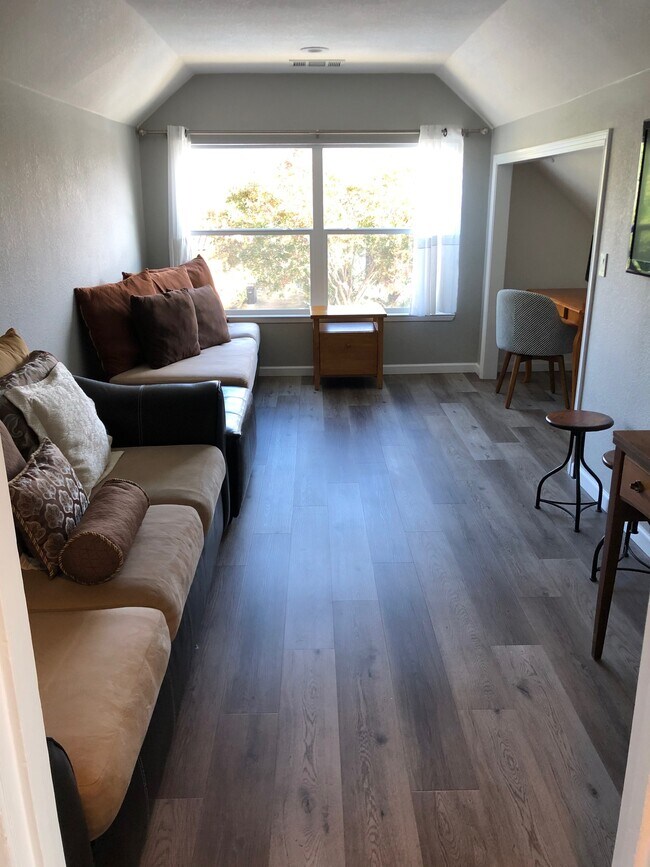 Foto del edificio - 921 Palm St Unit B