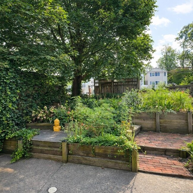 Building Photo - 158 N Clinton St