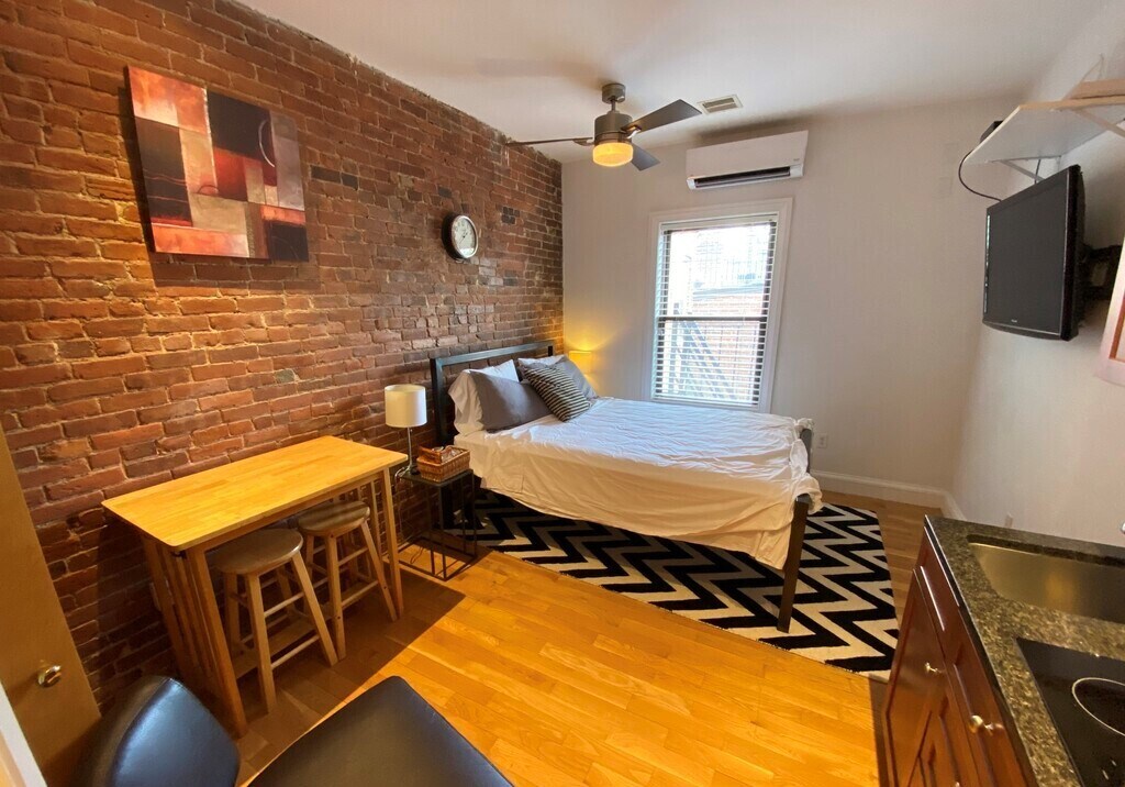 Primary Photo - 476 Columbus Ave