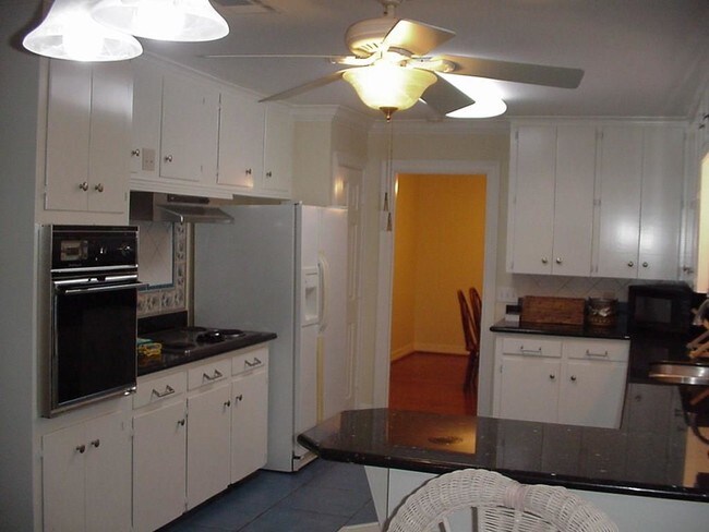 Building Photo - 4846 Knickerbocker St