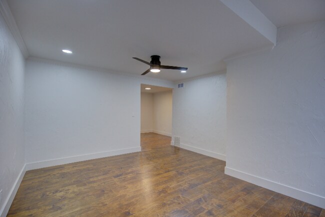 Building Photo - 1341 E 39th St