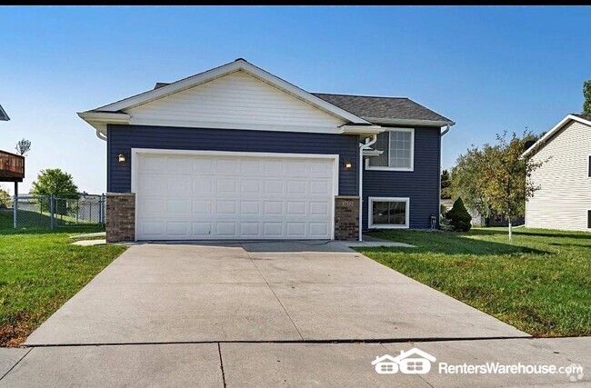 Building Photo - 3832 McIntosh Dr NW